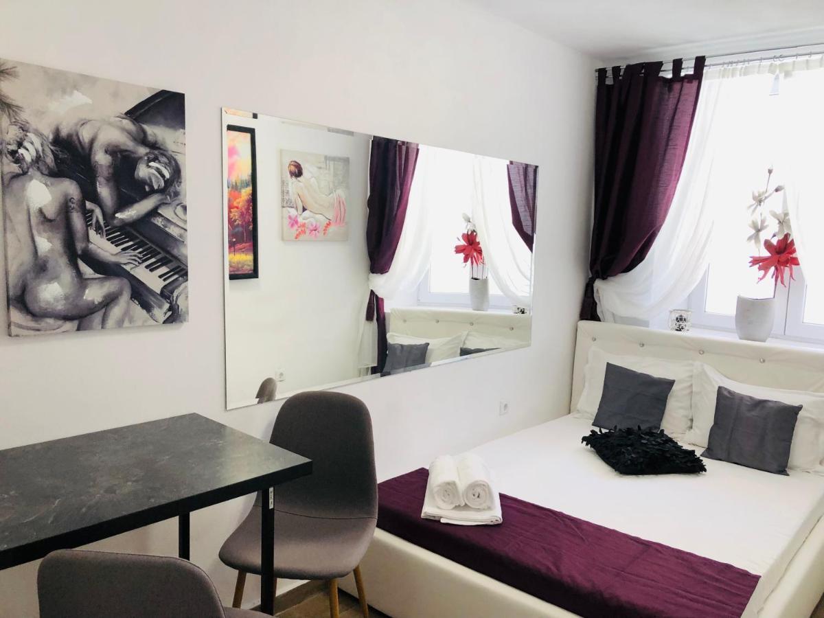 Central Petit Room Braşov Buitenkant foto